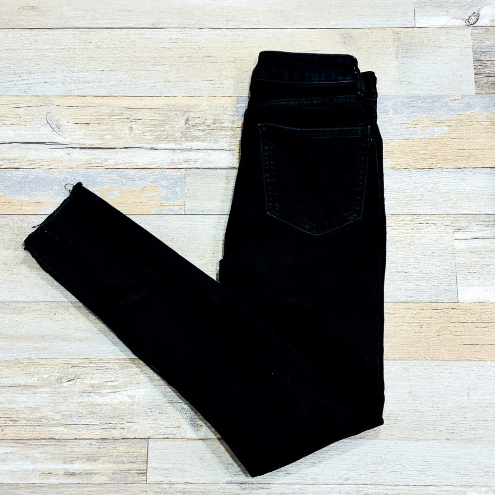 URBAN PLANET – Black CALI skinny jeans | Distressed‎ | Size 0 *